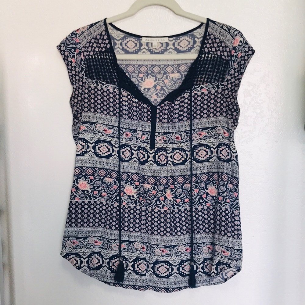 Daniel Rainn short sleeved patterned blouse
